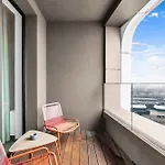 Skypark Golden Palace With Parking Апартаменты