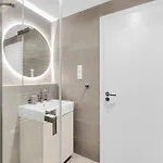 דירה Skypark Golden Palace With Parking ברטיסלאבה