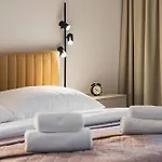Skypark Golden Palace With Parking Апартаменты