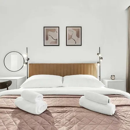 Skypark Golden Palace With Free Parking Bratislava