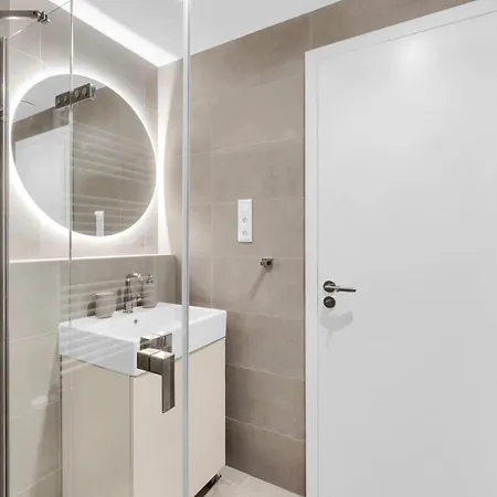 Apartment Skypark Golden Palace With Free Parking Bratislava