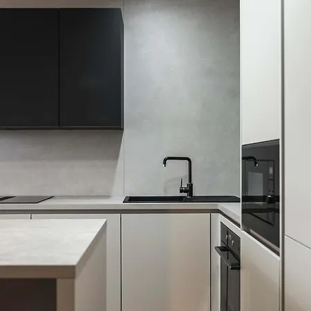 Skypark Golden Palace With Free Parking Apartment Bratislava